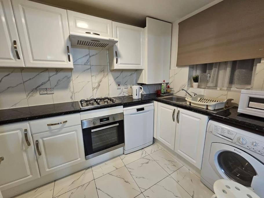Lovely Flat Close To Shepherd'S Bush Appartement Londen Buitenkant foto